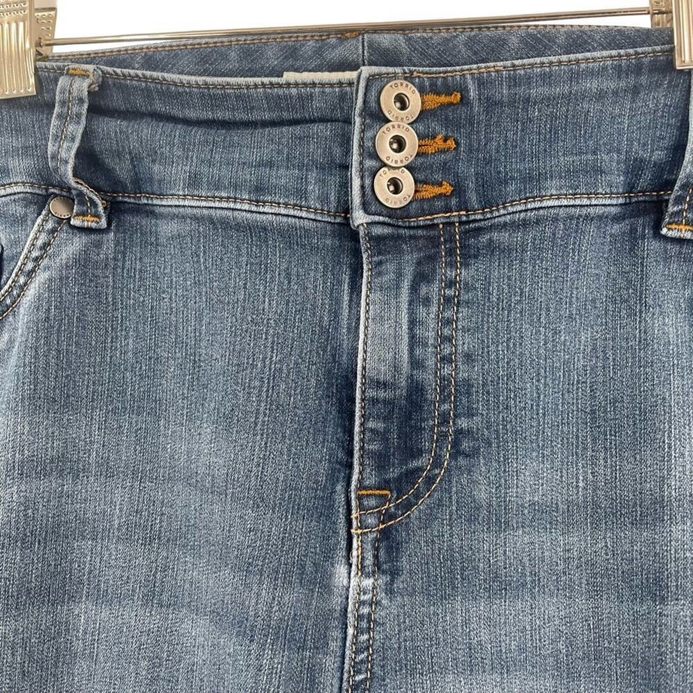 Torrid Denim Blue Crop Jeans size 24S - Picture 3 of 6